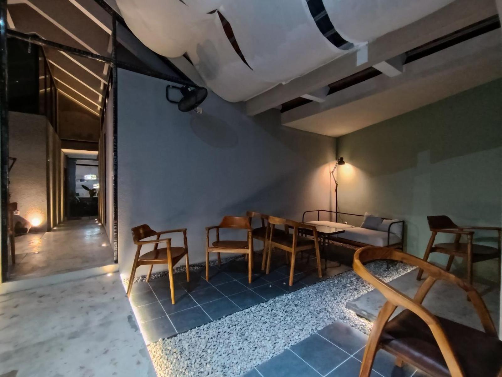 Fx Stay & Coffee Yogyakarta Exterior foto